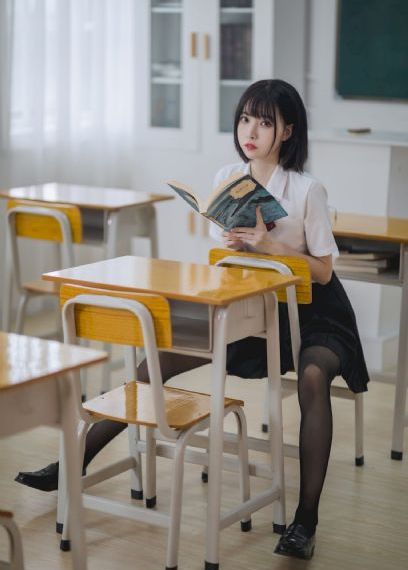 女人把衣服脱了个精光给男人亲_蓝光高清电影在线